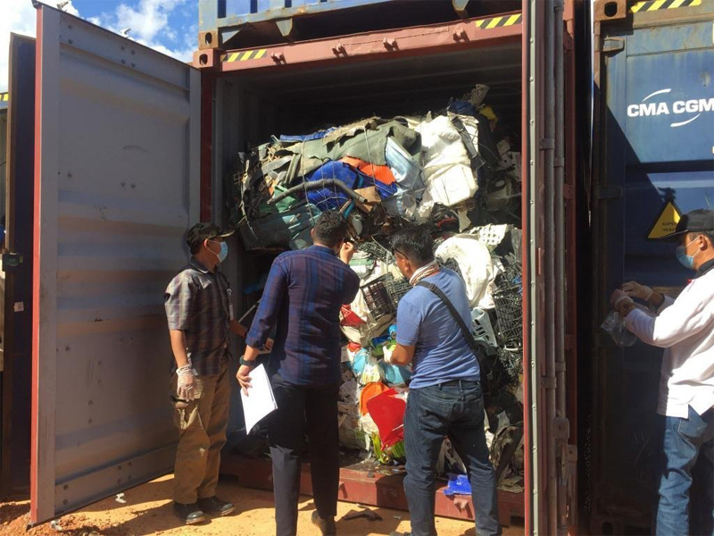 49 Shipping Containers To Be Returned To The US, Australia And Europe From Indonesia